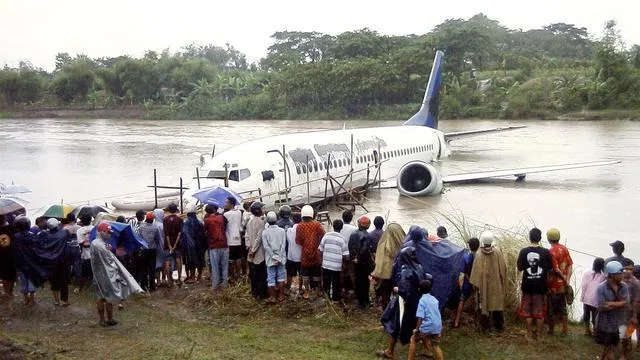 Tragedi Pesawat Garuda Indonesia GA421 Mendarat Darurat Di Bengawan Solo