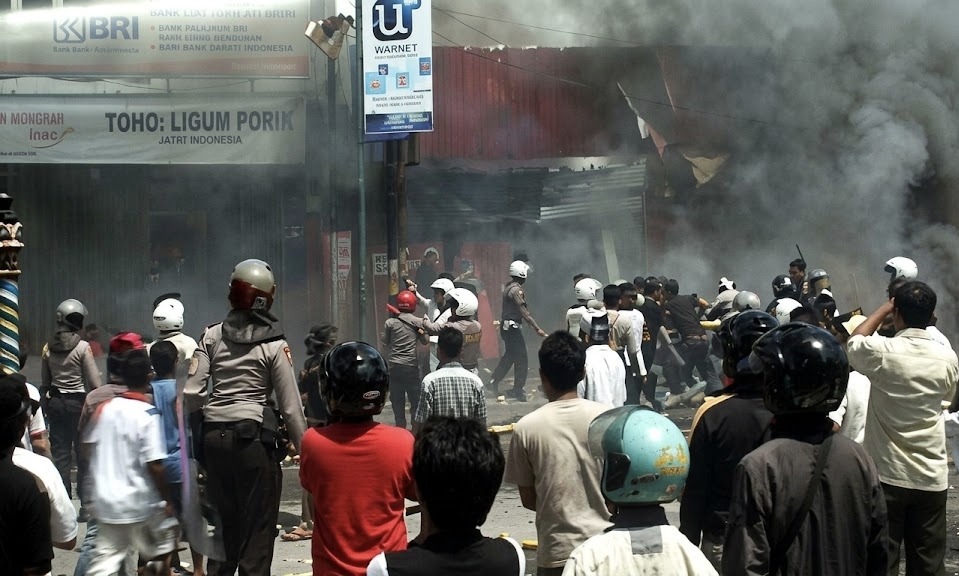 Tragedi Poso: Latar Belakang, Kronologi, Dan Penyelesaiannya